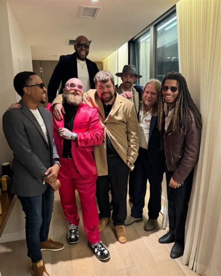 Teddy Swims Biography: Age, Net Worth, Instagram, Spouse, Height, Wiki, Parents, Siblings, Songs