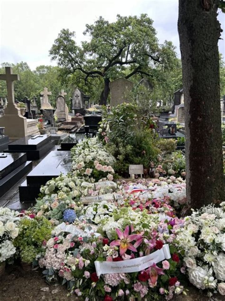 Tombe De Jane Birkin Pere Lachaise