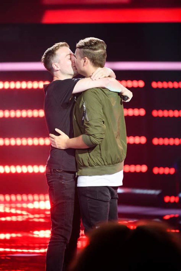 Watch Nathan Brake ‘The Voice’ Fame Onstage Proposal To Boyfriend!
