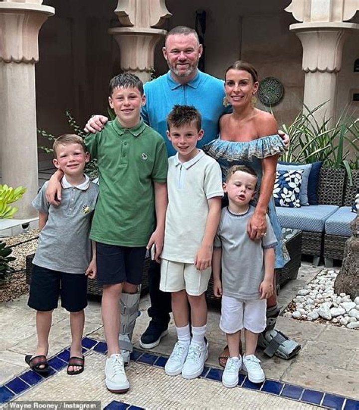 Wayne Rooney's wife Coleen Rooney Biography: Age, Net Worth, Parents, Siblings, Children, Husband, Shows, Height, Instagram, Wiki