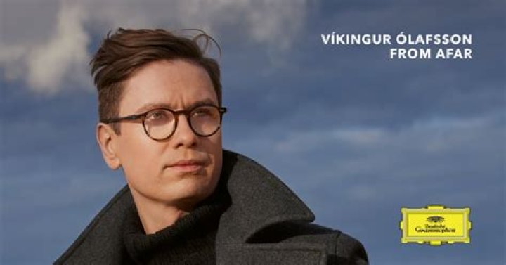 What is Ari Ólafsson’s Snapchat?