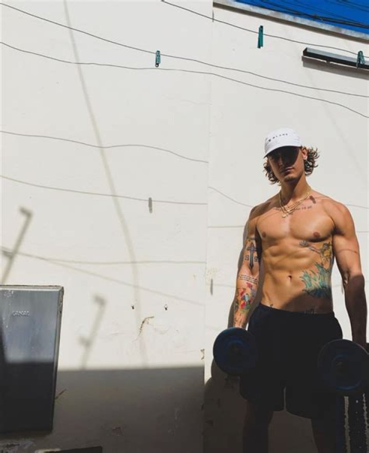 Who Is Stephen James (Model)? Age, Height, Daughter