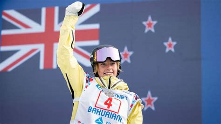 Zoi Sadowski Synnott – Bio, Age, Height, Net Worth, Boyfriend, Dating